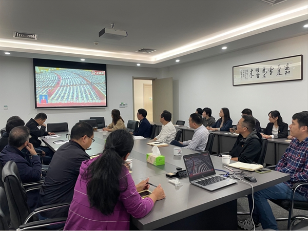 1666062396100350.jpg 中心党委组织各支部书记集中观看.jpg