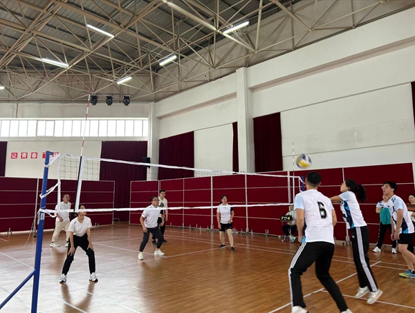 1667818170244076.jpg 江西中医药大学:后勤在2022年教职工气排球比赛中获得第三名图片1.jpg