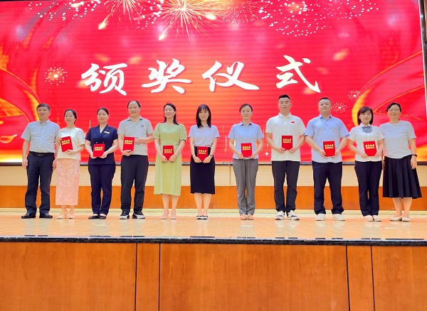 1750407648967176.jpg 分享人合影.jpg